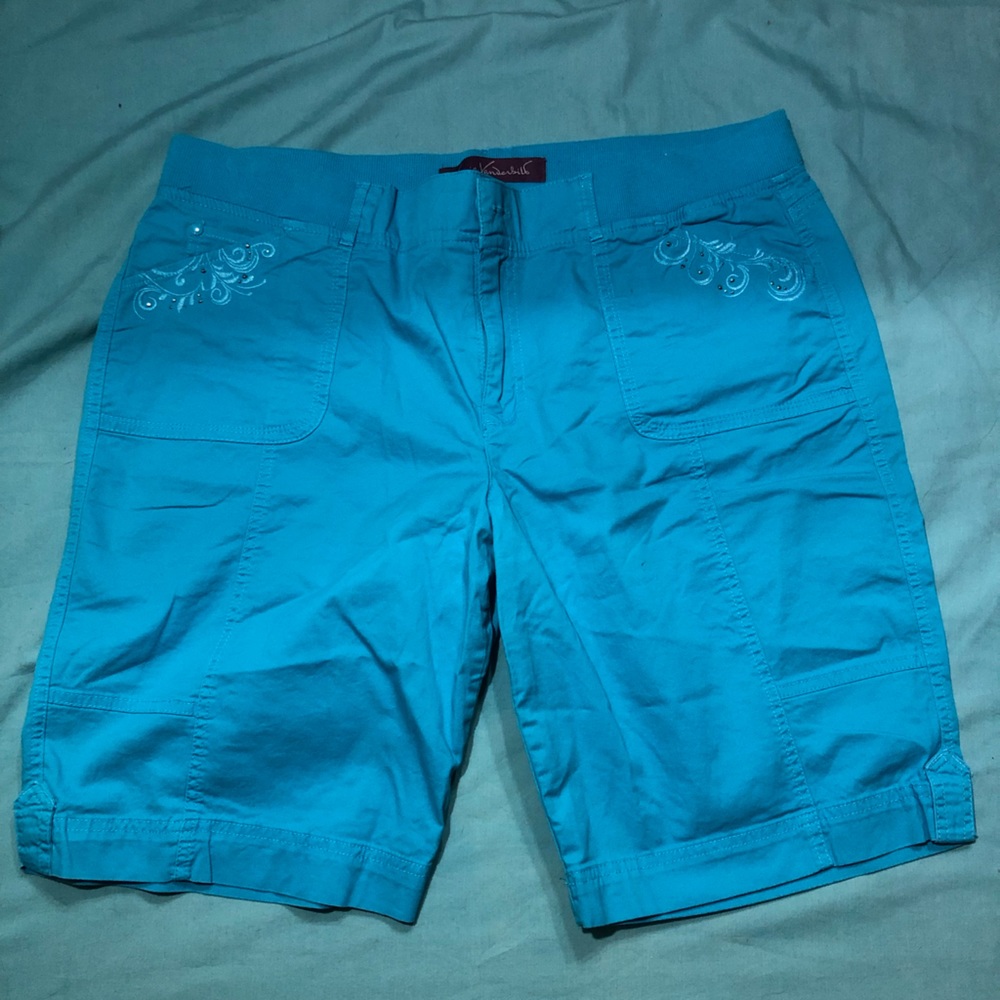 #32 shorts, blue colored, Gloria Vanderbilt, size: 16 - Picture 3 of 10